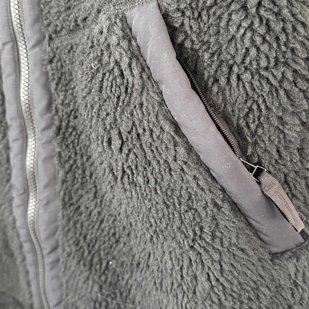 L.L. Bean Women’s Black Sherpa Fleece Zip Vest - Picture 6 of 6